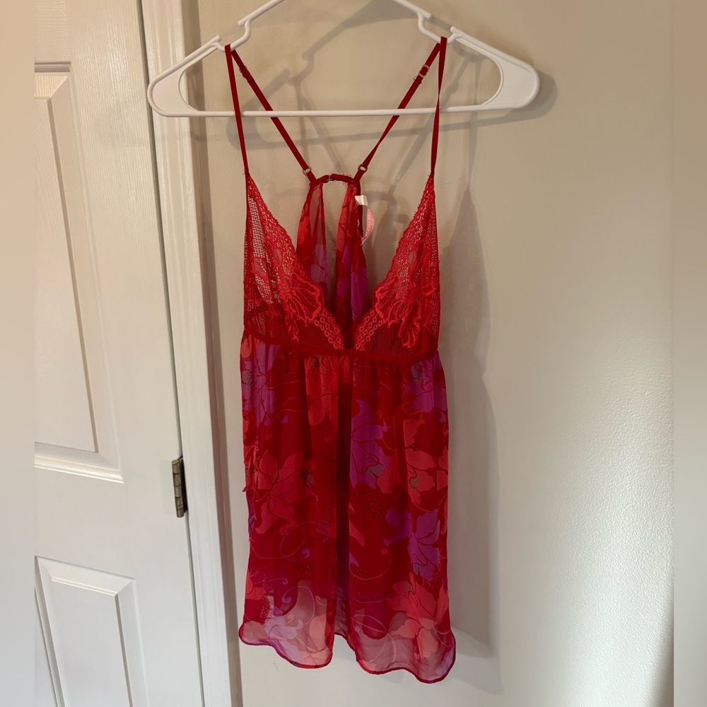 Small Victorias Secret Top/ slip